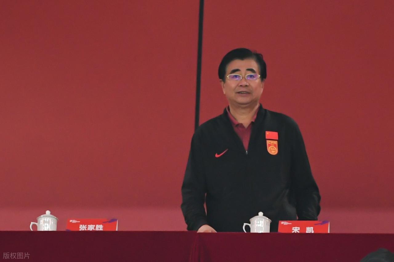 CCTV5直播!中国队冲2连胜,宋凯督战,胡荷韬放狠话,目标10-0