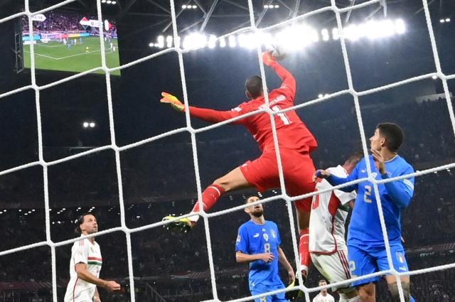 1664242111662056653.jpg 足彩网-2球换来6分!00后新秀再破门 曼乔给小因扎吉上课