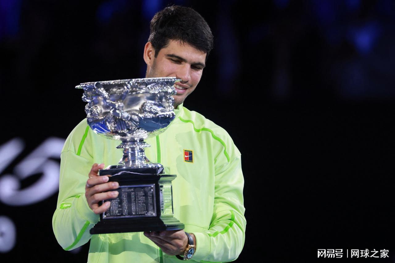 中国足彩网比分直播-同为硬地大满贯，为什么很少有人同一年连赢澳网和美网？