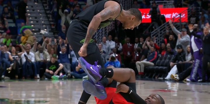 中国足彩网-穆雷怒喷:TM站起来啊混蛋 逼逼赖赖啥?谢德:领先15分还搞这些